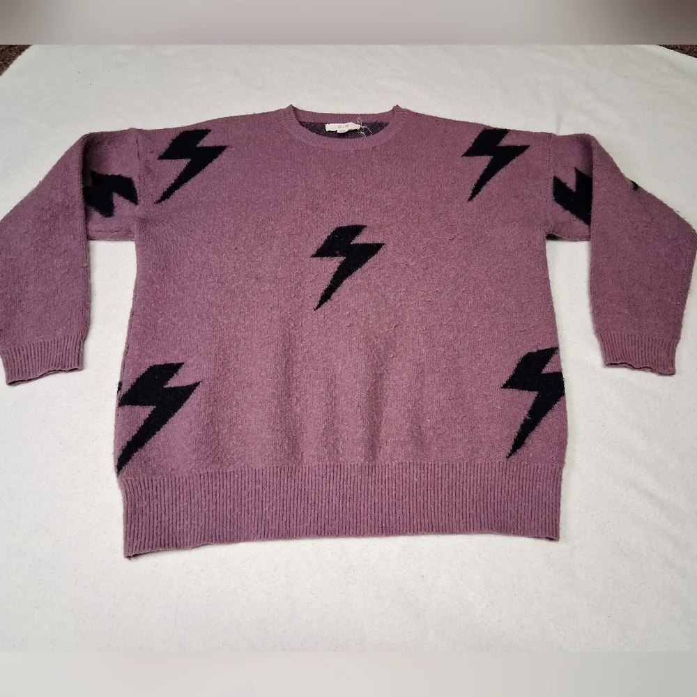 4/20$➡️ Purple Sweater with Black Lightning Bolts - Picture 1 of 3